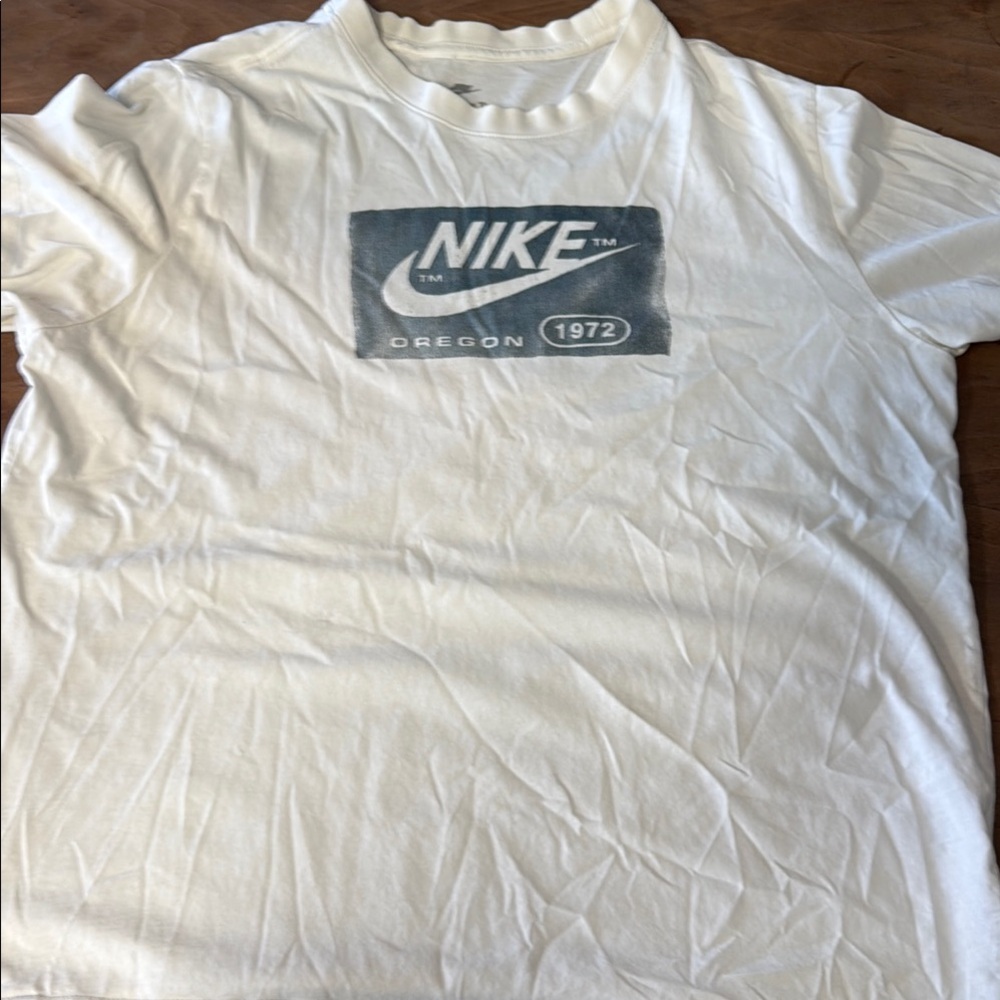 Nike White Short Sleeve Tee with Iconic Logo